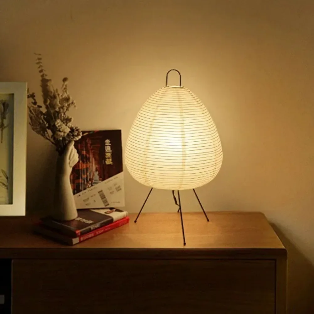 Desk Setup Japan - Lanterne Japonaise Noguchi Yong en Papier