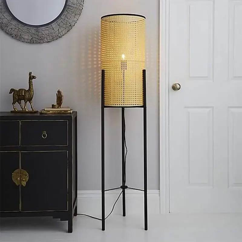 Lampe de table en rotin de sty - Desk Setup Japan avis et prix